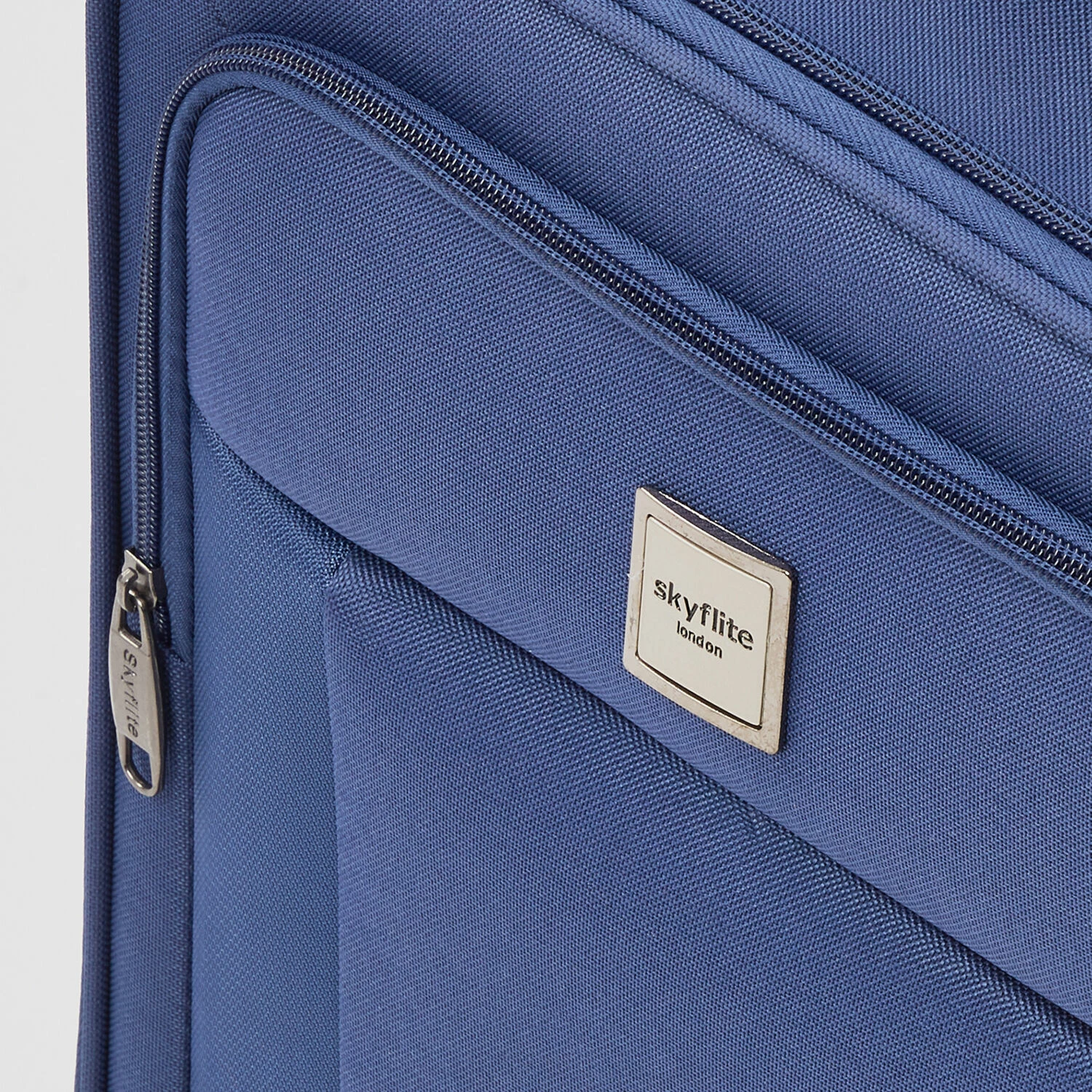 Skyflite Navy Boulevard Softshell Suitcase 3 Skyflite Navy Boulevard Softshell Suitcase - Image 3